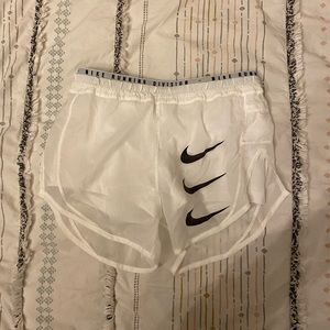 Nike women’s tempo luxe running shorts size XS